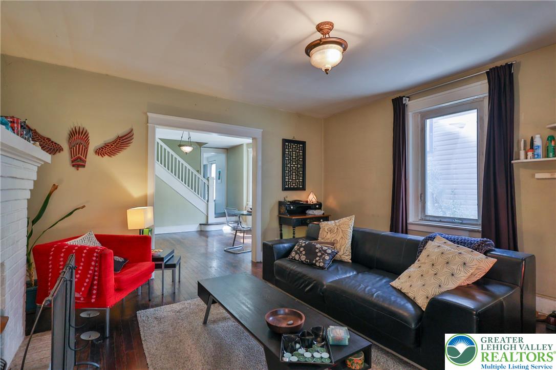 54 W Goepp Street