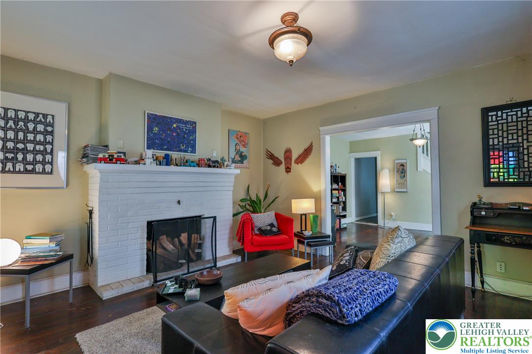 54 W Goepp Street