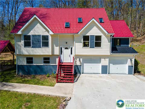 Homes For Sale - 57 Lake Lane<br/> Monroe County, Pocono Twp, PA 18301