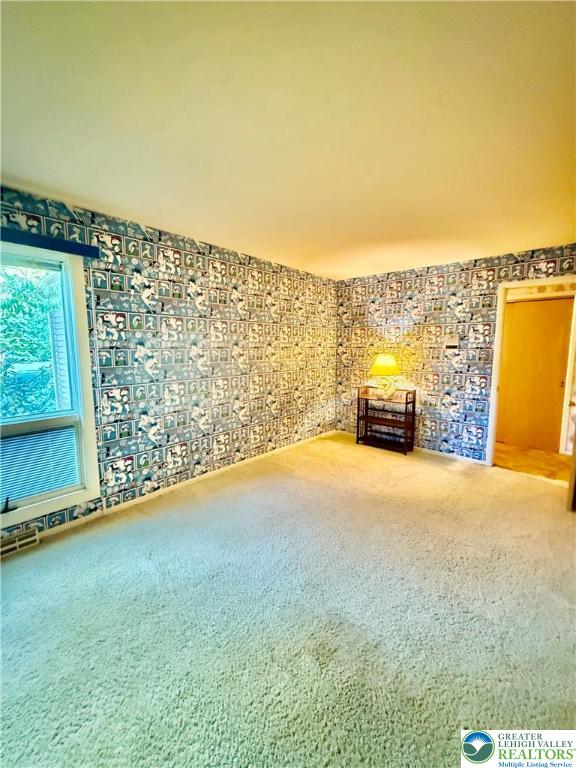 Lower Macungie Twp, Pennsylvania 18103, United States, 6 Bedrooms Bedrooms, ,3 BathroomsBathrooms,Residential,Pending,208853