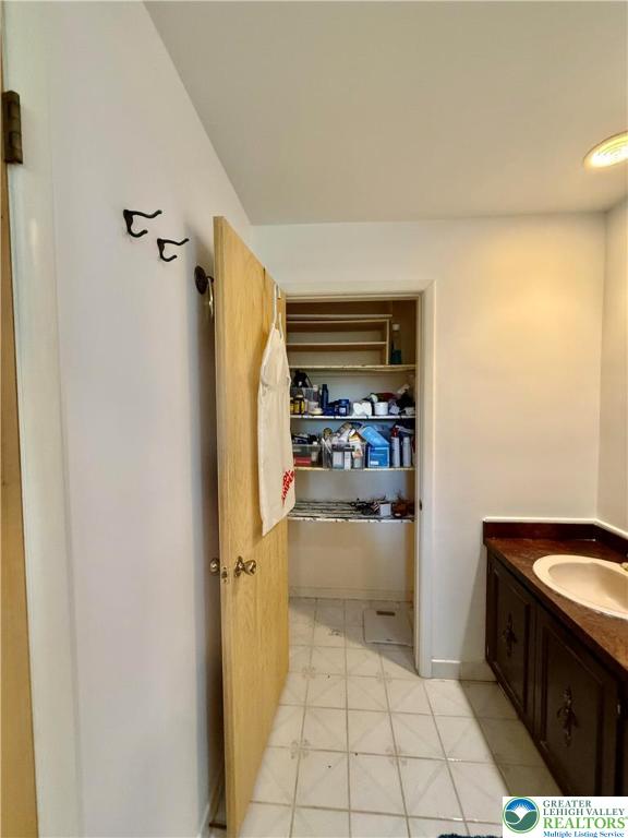 Lower Macungie Twp, Pennsylvania 18103, United States, 6 Bedrooms Bedrooms, ,3 BathroomsBathrooms,Residential,Pending,208853