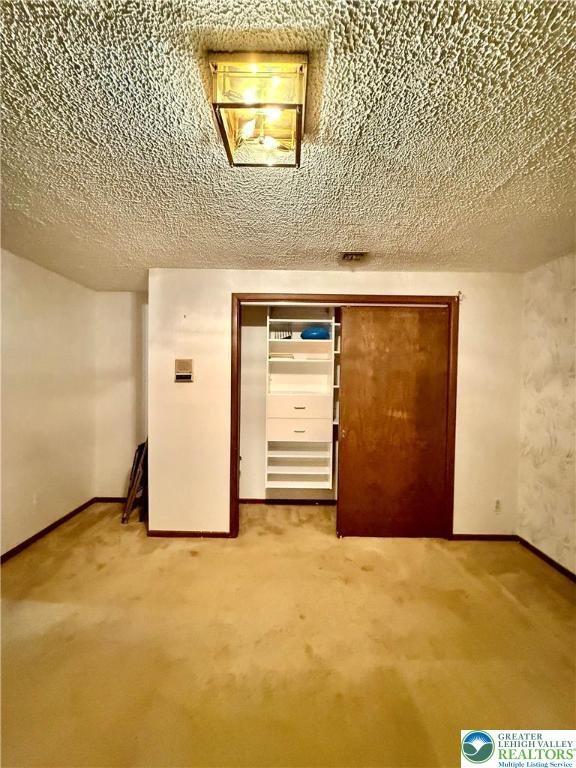 Lower Macungie Twp, Pennsylvania 18103, United States, 6 Bedrooms Bedrooms, ,3 BathroomsBathrooms,Residential,Pending,208853