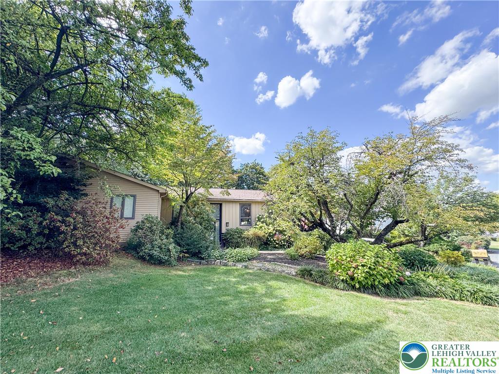 Lower Macungie Twp, Pennsylvania 18103, United States, 6 Bedrooms Bedrooms, ,3 BathroomsBathrooms,Residential,Pending,208853