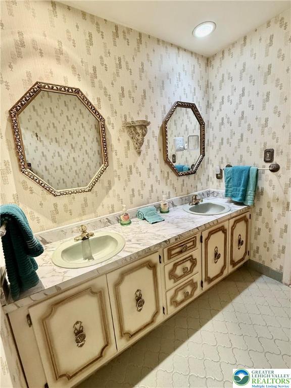 Lower Macungie Twp, Pennsylvania 18103, United States, 6 Bedrooms Bedrooms, ,3 BathroomsBathrooms,Residential,Pending,208853