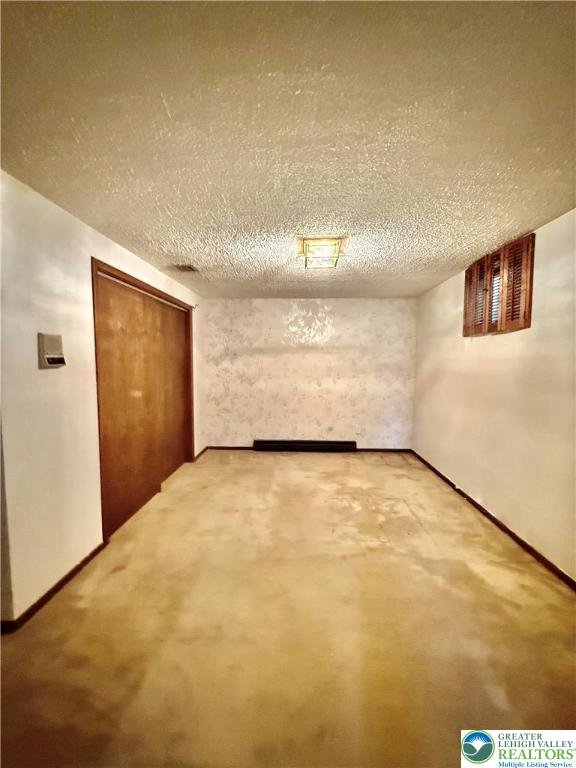 Lower Macungie Twp, Pennsylvania 18103, United States, 6 Bedrooms Bedrooms, ,3 BathroomsBathrooms,Residential,Pending,208853