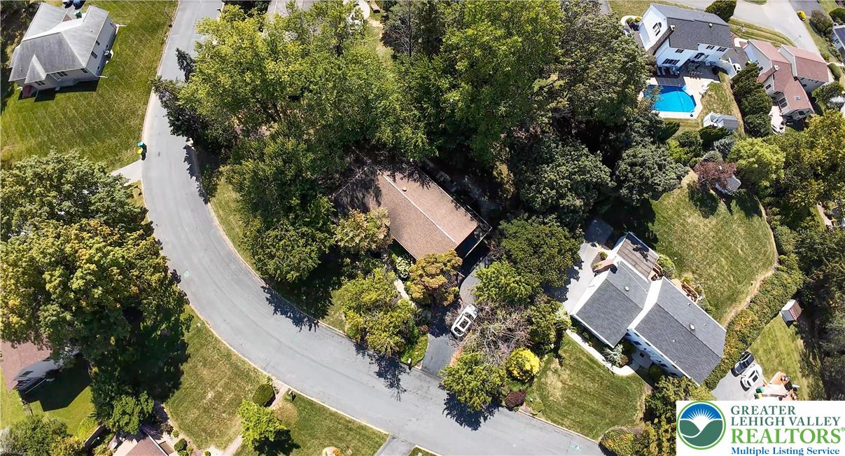 Lower Macungie Twp, Pennsylvania 18103, United States, 6 Bedrooms Bedrooms, ,3 BathroomsBathrooms,Residential,Pending,208853