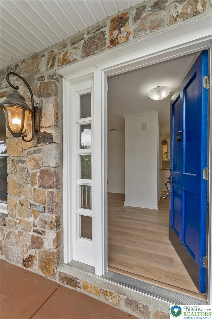 4050 Ascot Circle