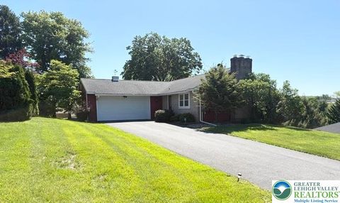 Photo of 34 Stonecroft Drive, Palmer Twp, PA 18045 (MLS # 776900)