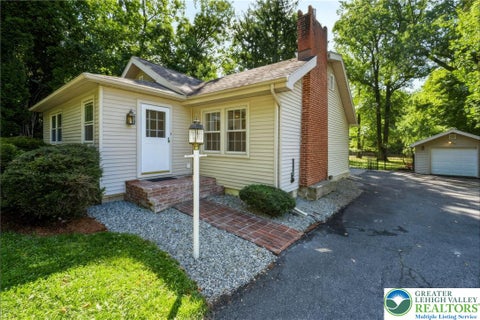 Homes For Sale - 559 W Center Street<br/> Plainfield Twp, PA 18091