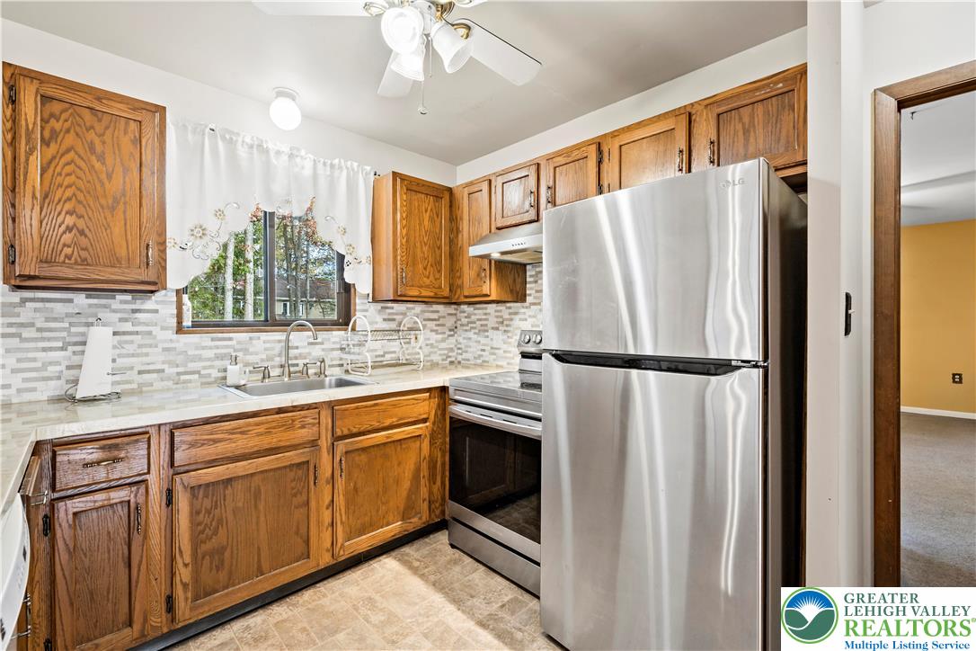 Stroud Twp, Pennsylvania 18301, United States, 5 Bedrooms Bedrooms, ,2 BathroomsBathrooms,Residential,Active,142115