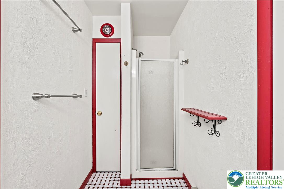 Stroud Twp, Pennsylvania 18301, United States, 5 Bedrooms Bedrooms, ,2 BathroomsBathrooms,Residential,Active,142115