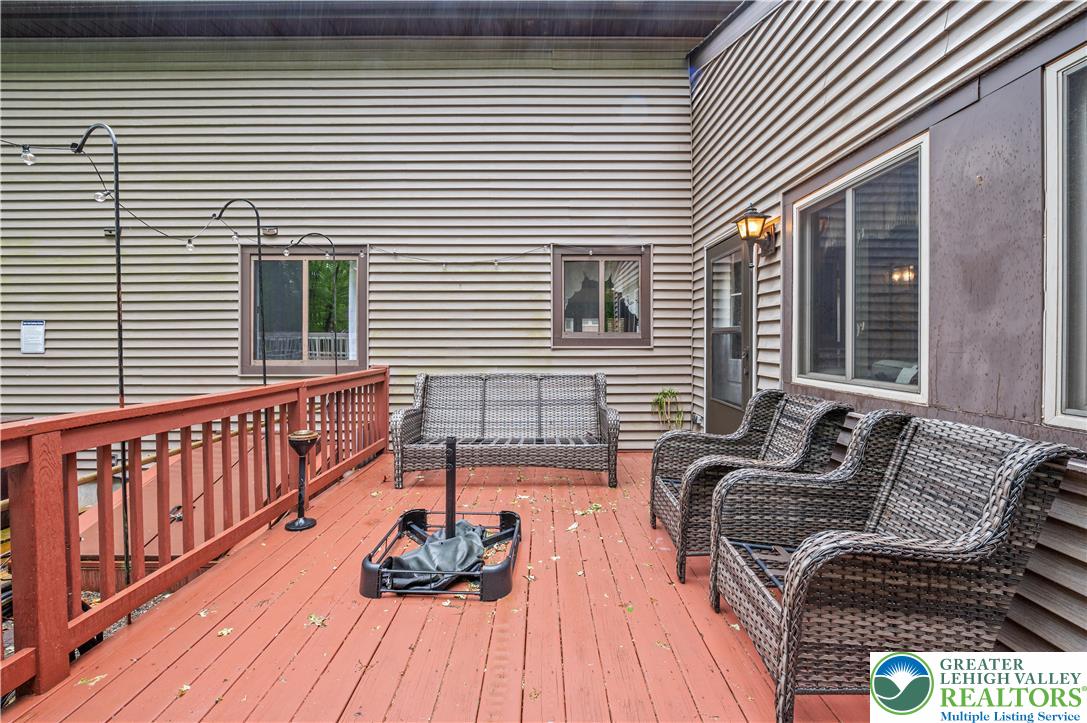 Stroud Twp, Pennsylvania 18301, United States, 5 Bedrooms Bedrooms, ,2 BathroomsBathrooms,Residential,Active,142115