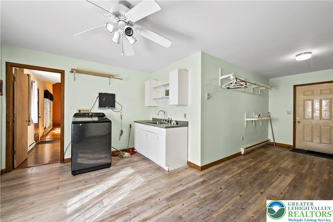 Stroud Twp, Pennsylvania 18301, United States, 5 Bedrooms Bedrooms, ,2 BathroomsBathrooms,Residential,Active,142115