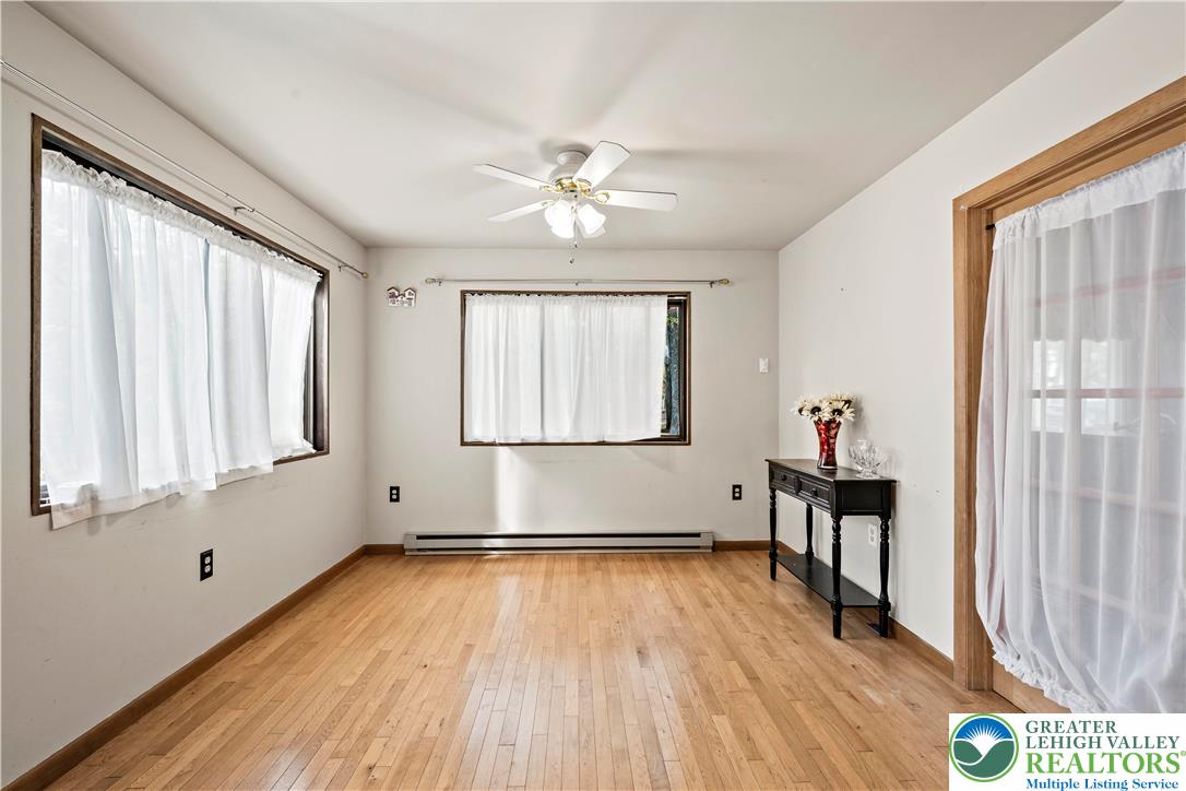 Stroud Twp, Pennsylvania 18301, United States, 5 Bedrooms Bedrooms, ,2 BathroomsBathrooms,Residential,Active,142115