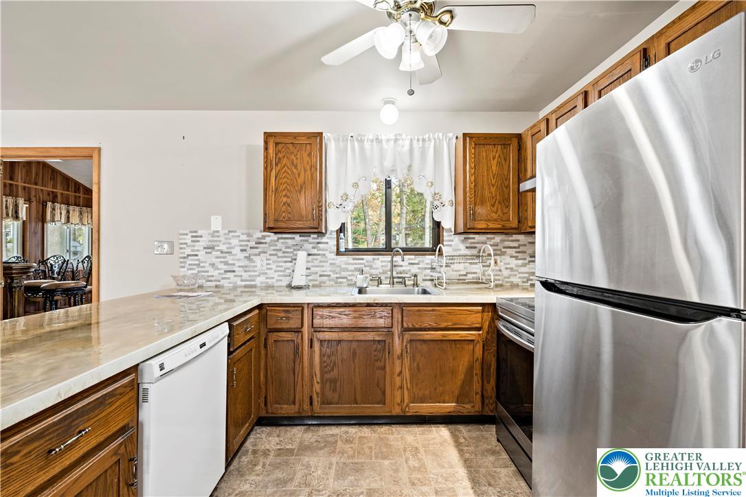 Stroud Twp, Pennsylvania 18301, United States, 5 Bedrooms Bedrooms, ,2 BathroomsBathrooms,Residential,Active,142115