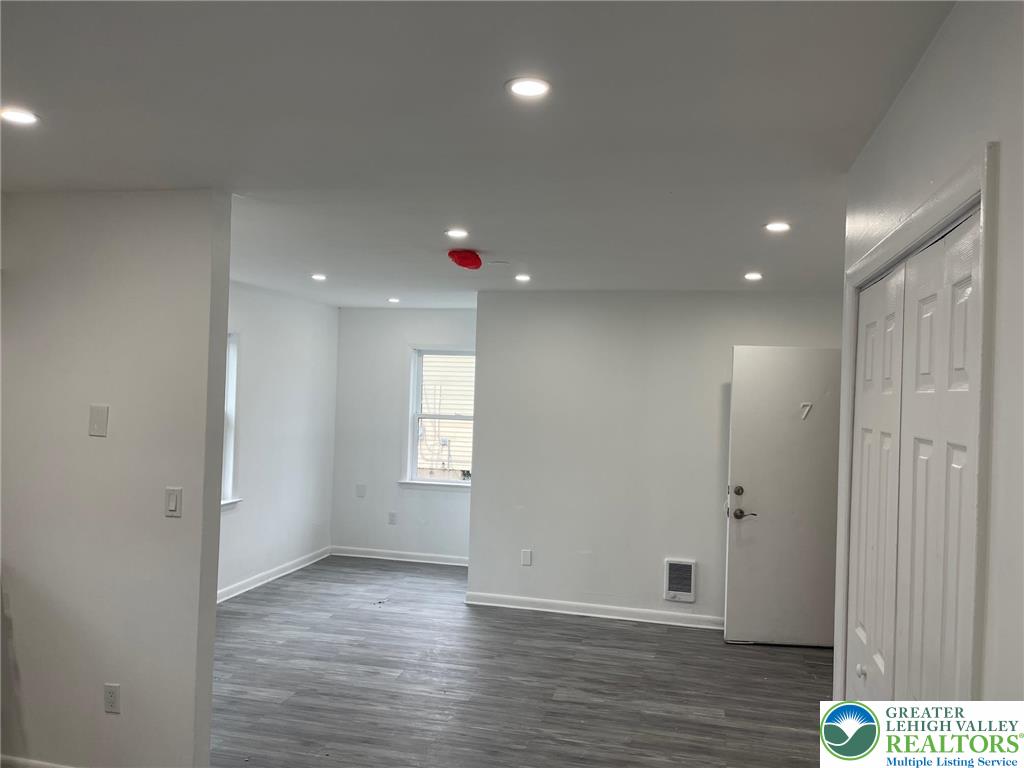 2250 Butler Street 06