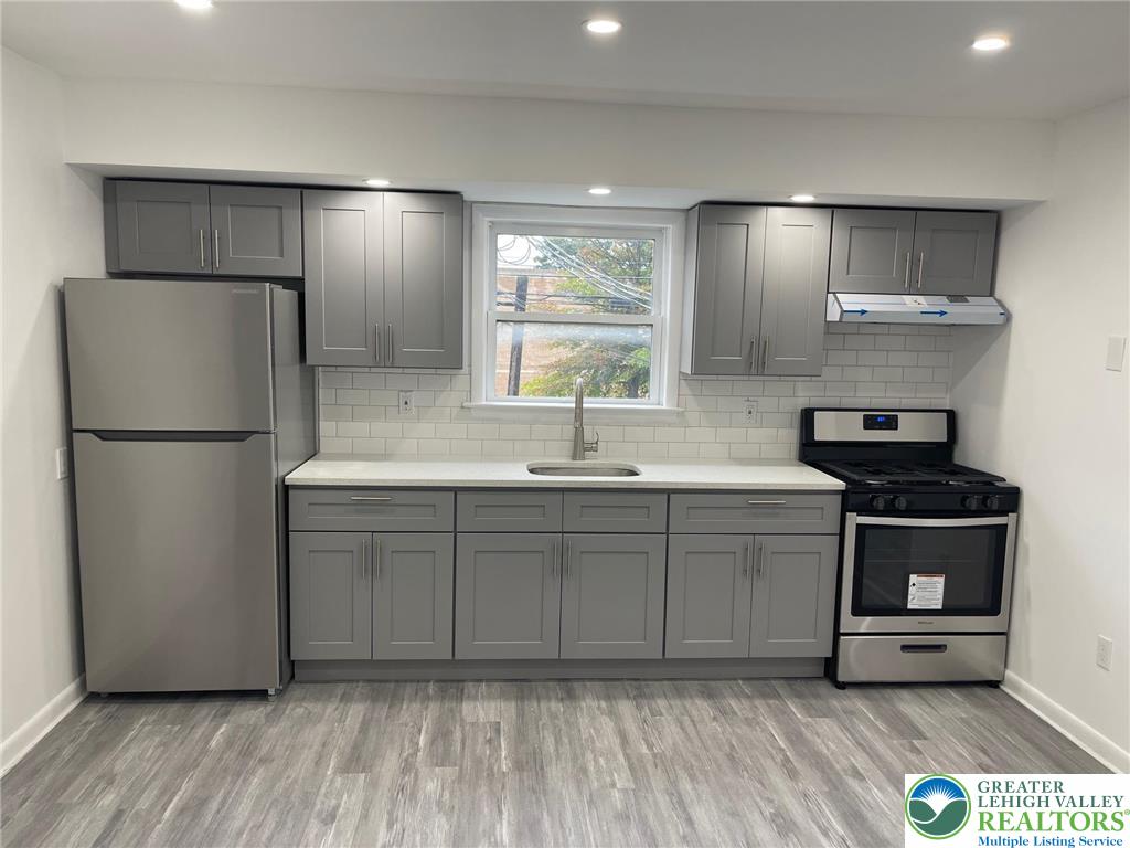 2250 Butler Street 06