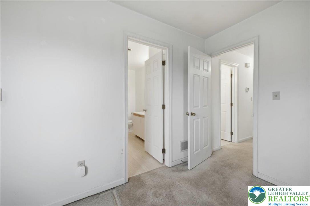 Hanover Twp, Pennsylvania 18017, United States, 2 Bedrooms Bedrooms, ,2 BathroomsBathrooms,Residential,Active,254552