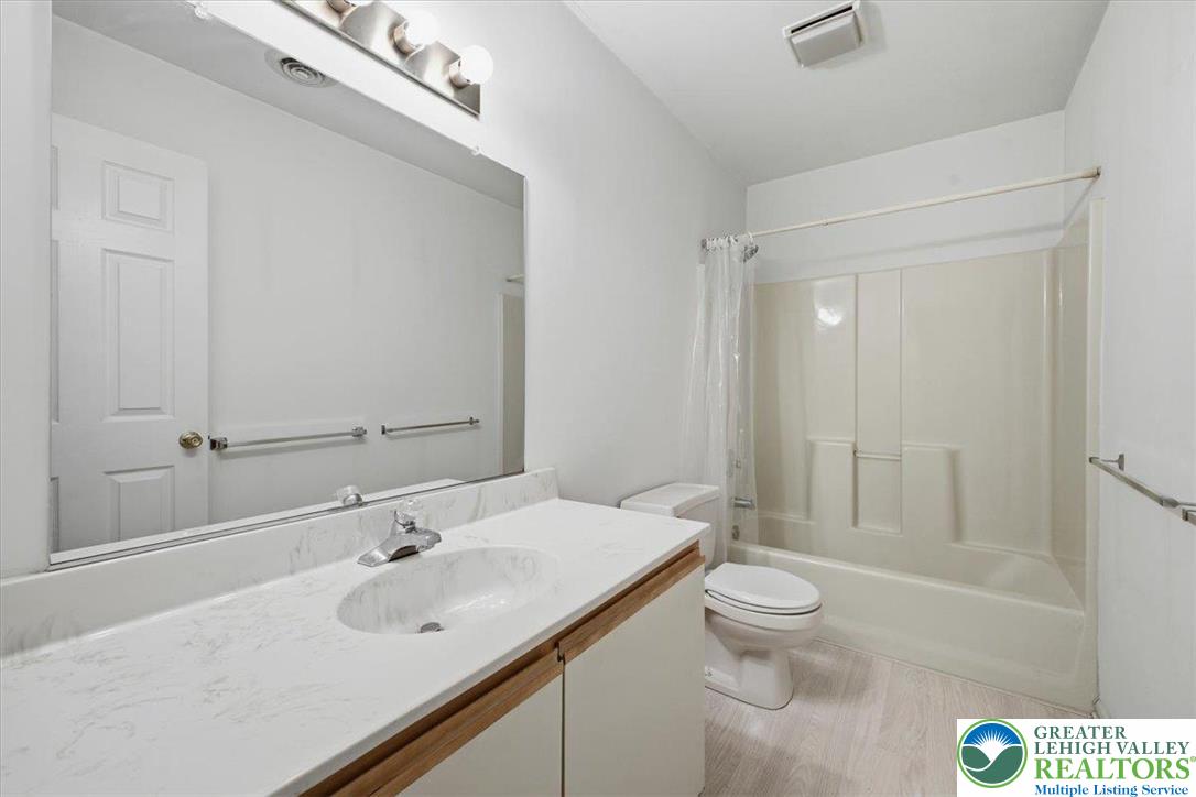 Hanover Twp, Pennsylvania 18017, United States, 2 Bedrooms Bedrooms, ,2 BathroomsBathrooms,Residential,Active,254552