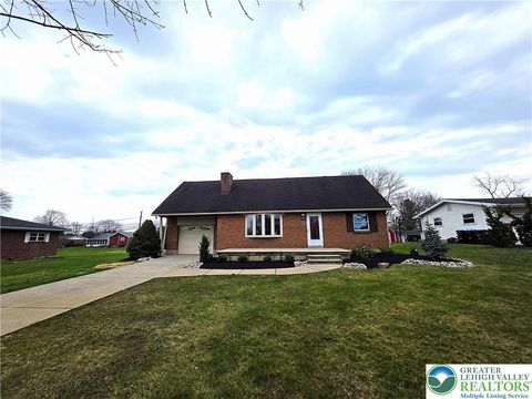 Photo of 1645 Mark Twain Circle, Hanover Twp, PA 18017 (MLS # 774255)