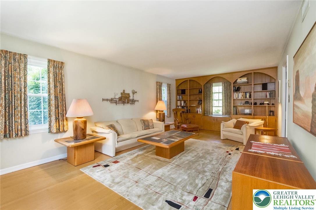 2838 Edgemont Drive