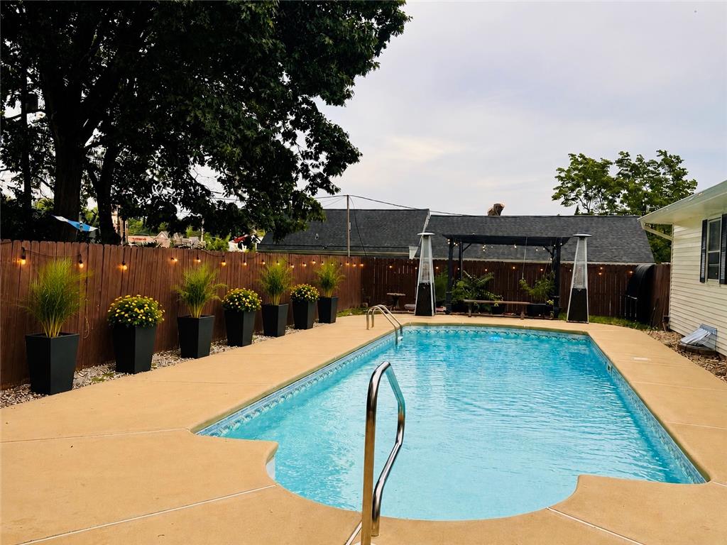 1432 Greenview