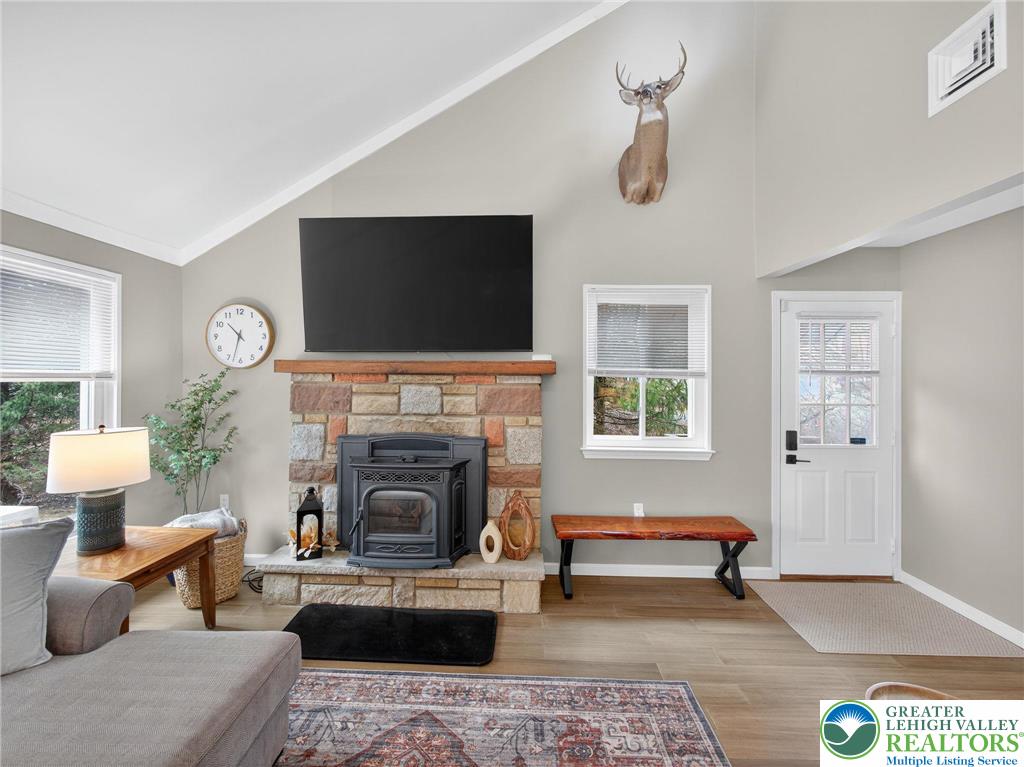 Tobyhanna Twp, Pennsylvania 18334, United States, 3 Bedrooms Bedrooms, ,1 BathroomBathrooms,Residential,Active,242234