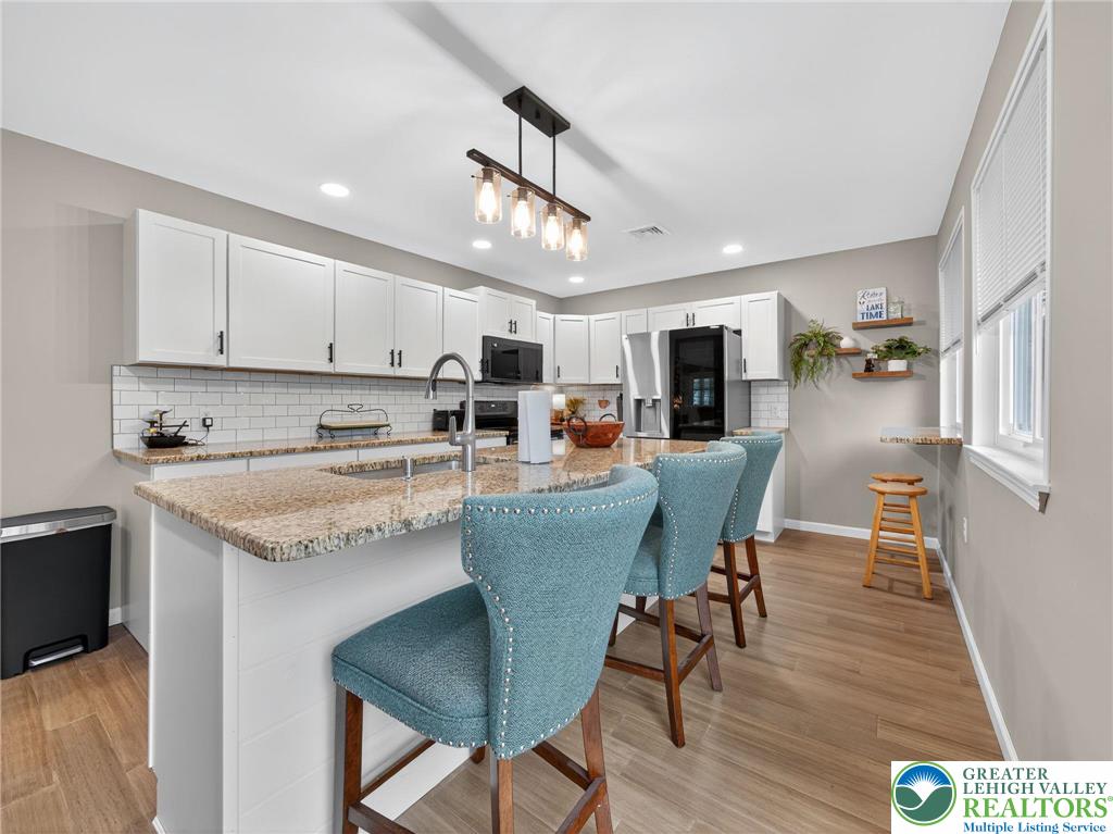 Tobyhanna Twp, Pennsylvania 18334, United States, 3 Bedrooms Bedrooms, ,1 BathroomBathrooms,Residential,Active,242234