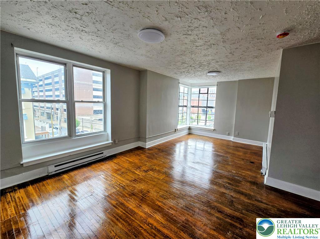 102 N 8th Street 4