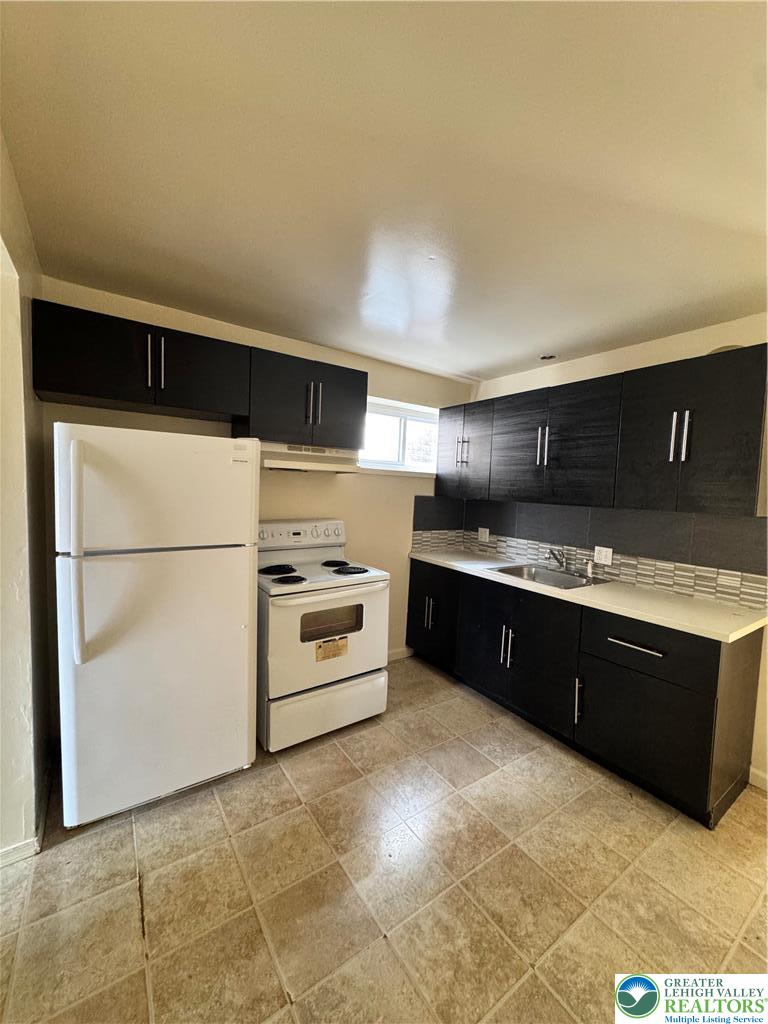 1039 Mechanic Street 9