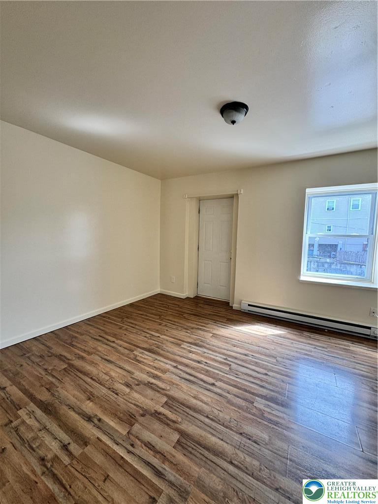 1039 Mechanic Street 9