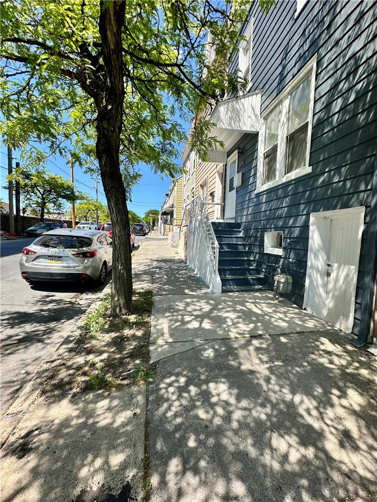 129 W Allen Street
