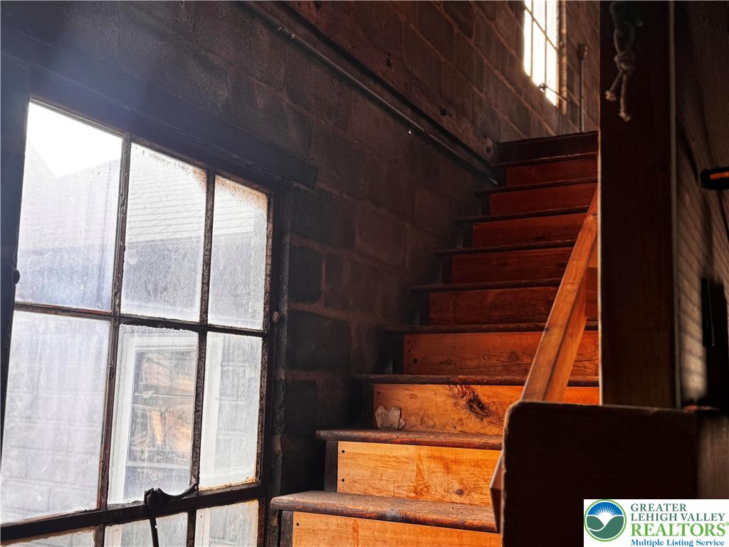 Northampton Boro, Pennsylvania 18067, United States, 4 Bedrooms Bedrooms, ,2 BathroomsBathrooms,Residential,Active,168039