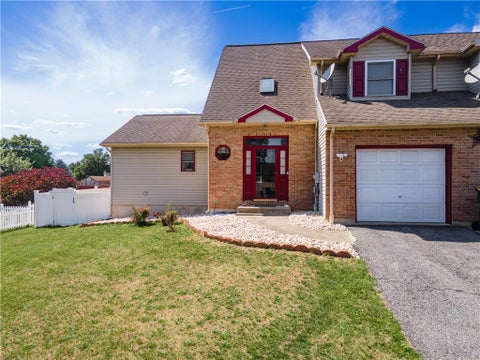 Townhouse For Sale - 117 Stephanie Drive<br/> Palmer Twp, PA 18045