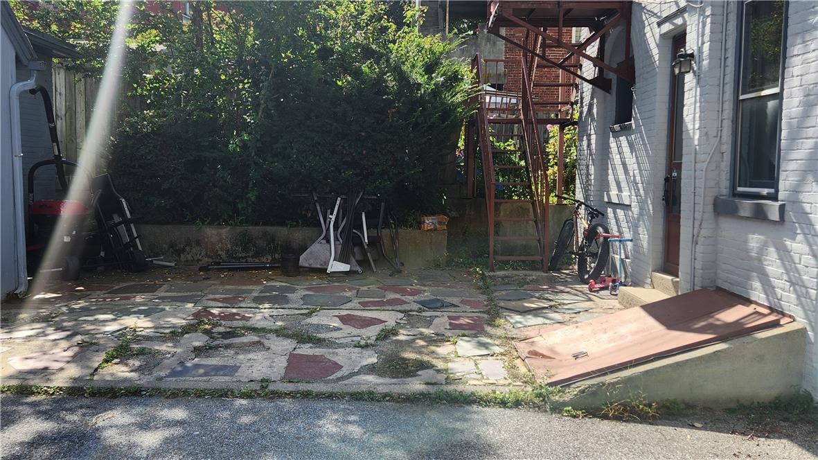 527 Wyandotte Street 1st Floor-Rear