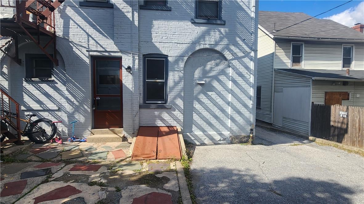527 Wyandotte Street 1st Floor-Rear