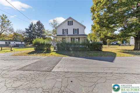 Photo of 3 Oakland Avenue, East Stroudsburg, PA 18301 (MLS # 766598) Photo of 3 Oakland Avenue, East Stroudsburg, PA 18301 (MLS # 766598)
