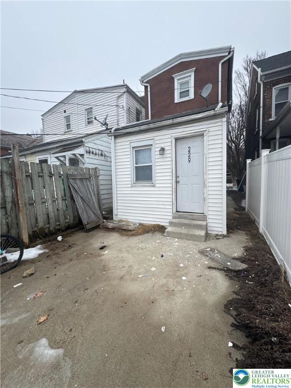 229 W Fairview Street