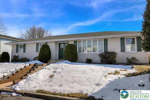 Photo of 502 Apple St, Northampton Boro, PA 18067 (MLS # 772437)