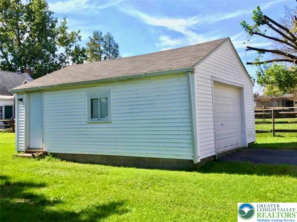 Whitehall Twp, Pennsylvania 18052, United States, 2 Bedrooms Bedrooms, ,1 BathroomBathrooms,Residential,Pending,205594