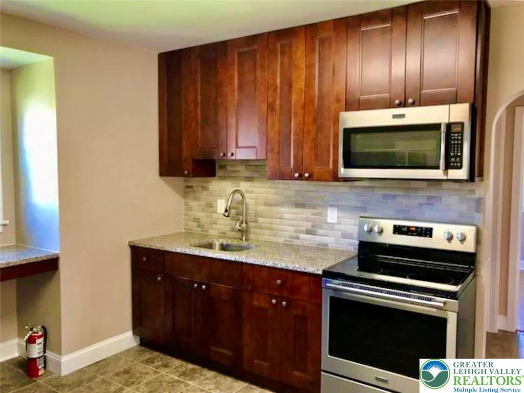 Whitehall Twp, Pennsylvania 18052, United States, 2 Bedrooms Bedrooms, ,1 BathroomBathrooms,Residential,Pending,205594