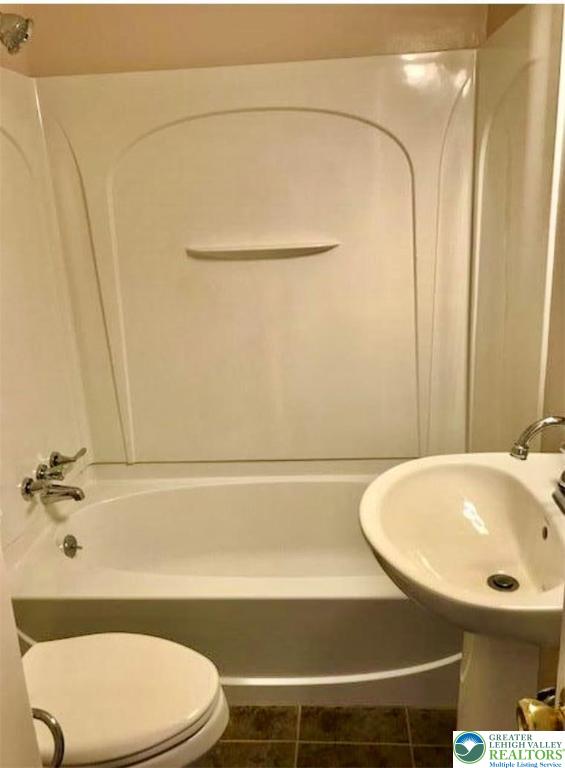 Whitehall Twp, Pennsylvania 18052, United States, 2 Bedrooms Bedrooms, ,1 BathroomBathrooms,Residential,Pending,205594