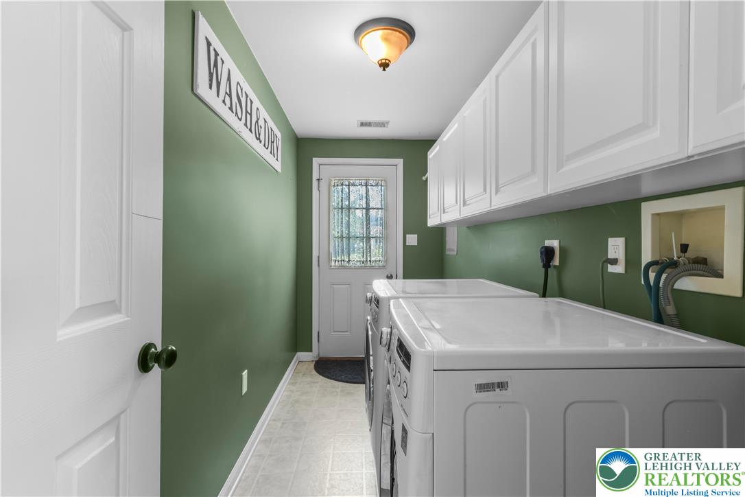 Washington Twp, Pennsylvania 18080, United States, 4 Bedrooms Bedrooms, ,3 BathroomsBathrooms,Residential,Active,169981