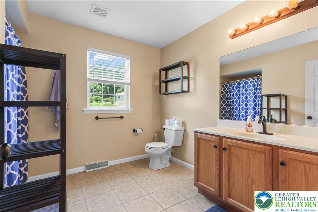 Washington Twp, Pennsylvania 18080, United States, 4 Bedrooms Bedrooms, ,3 BathroomsBathrooms,Residential,Active,169981