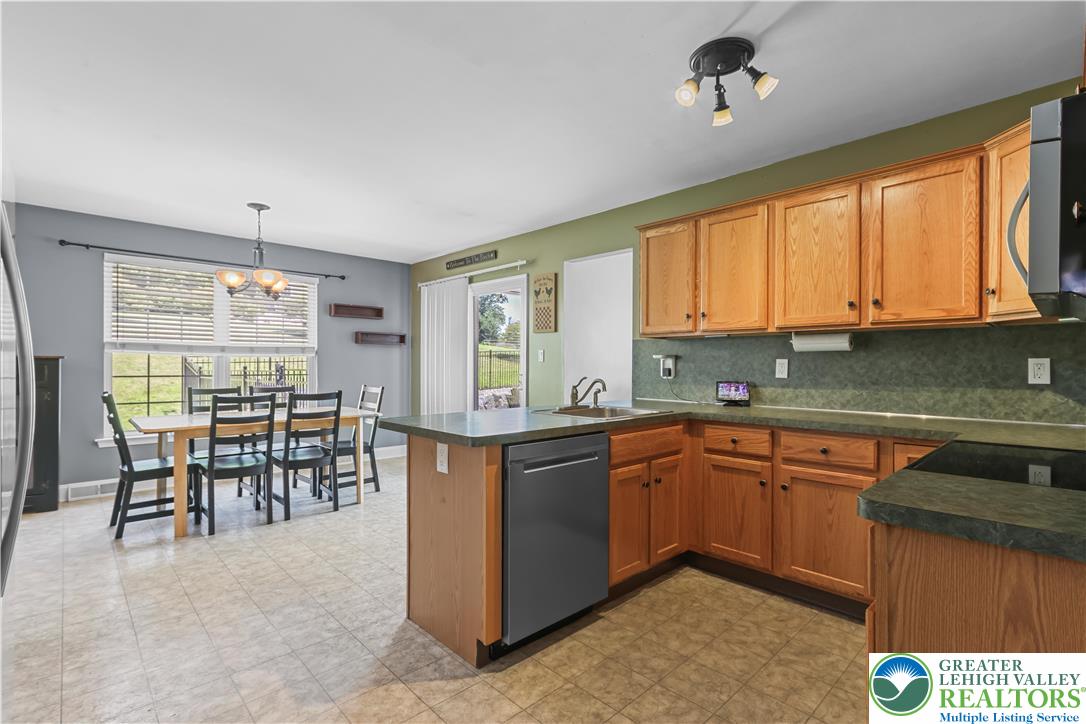 Washington Twp, Pennsylvania 18080, United States, 4 Bedrooms Bedrooms, ,3 BathroomsBathrooms,Residential,Active,169981