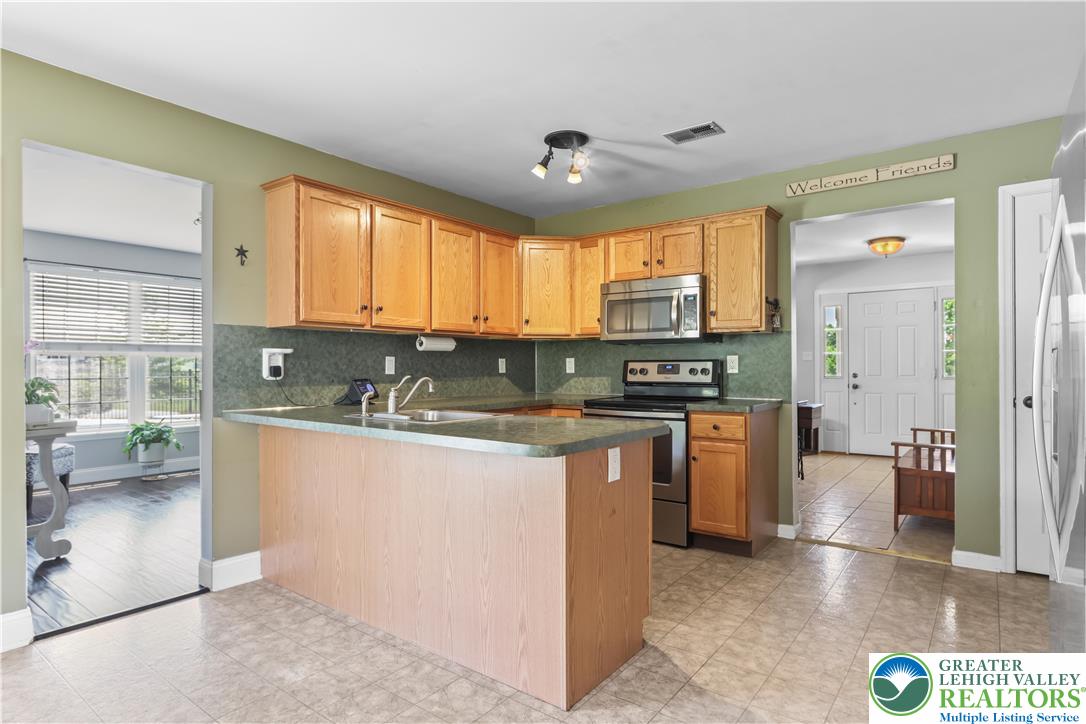 Washington Twp, Pennsylvania 18080, United States, 4 Bedrooms Bedrooms, ,3 BathroomsBathrooms,Residential,Active,169981