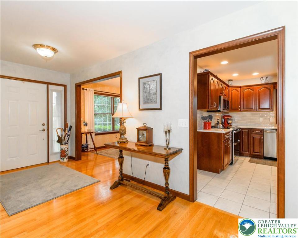 North Whitehall Twp, Pennsylvania 18078, United States, 4 Bedrooms Bedrooms, ,3 BathroomsBathrooms,Residential,Pending,208475