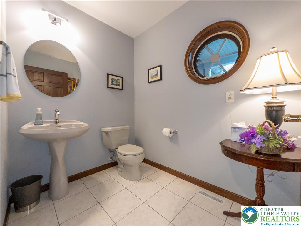 North Whitehall Twp, Pennsylvania 18078, United States, 4 Bedrooms Bedrooms, ,3 BathroomsBathrooms,Residential,Pending,208475