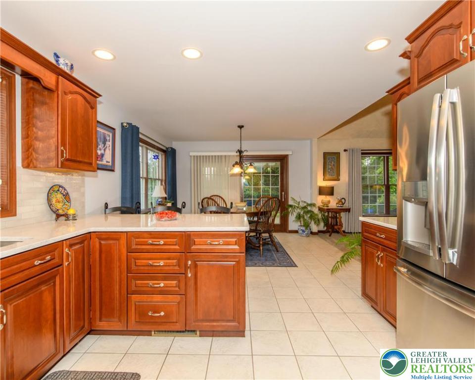 North Whitehall Twp, Pennsylvania 18078, United States, 4 Bedrooms Bedrooms, ,3 BathroomsBathrooms,Residential,Pending,208475