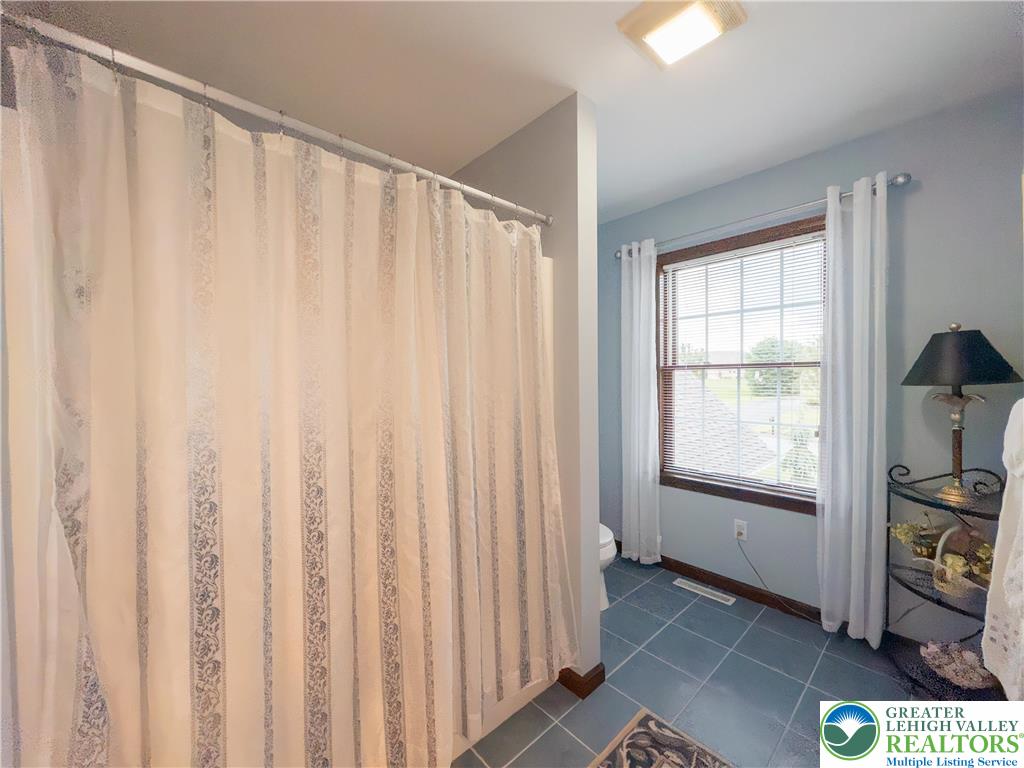 North Whitehall Twp, Pennsylvania 18078, United States, 4 Bedrooms Bedrooms, ,3 BathroomsBathrooms,Residential,Pending,208475